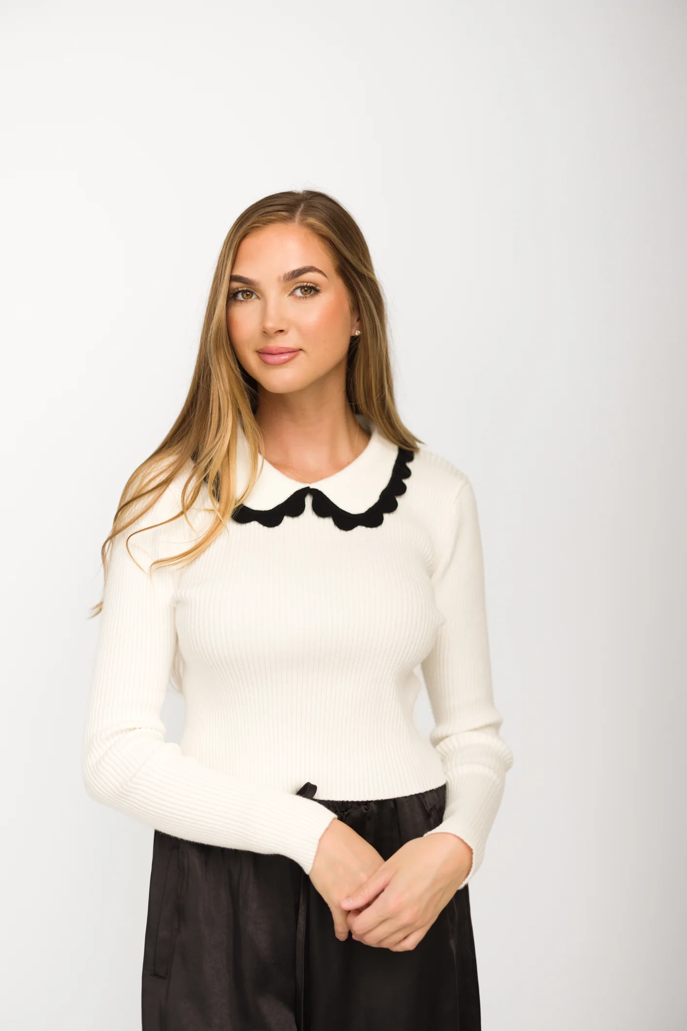 Frankie Scalloped Collar Sweater in Off-White - Directfux